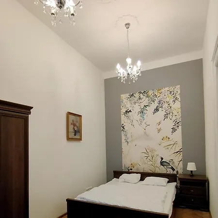 Falcon Apartament *